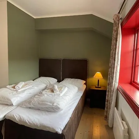Eidsbugarden Hotell מלון Eidsbugarden